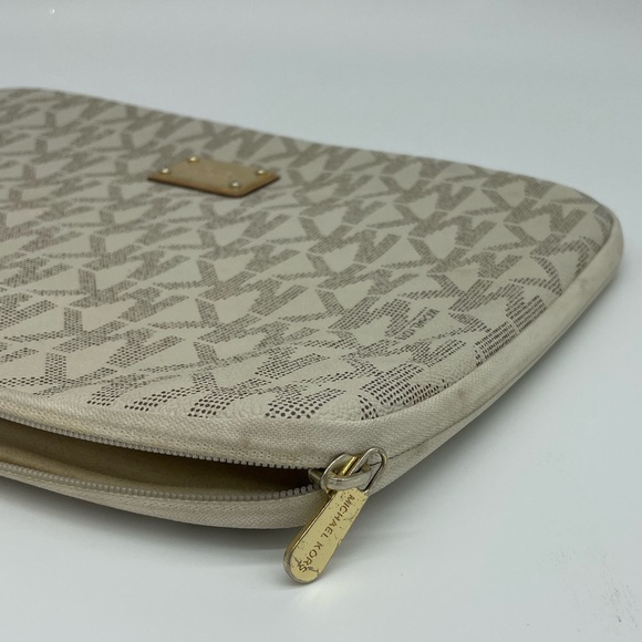 Michael Kors Laptop Case - Picture 6 of 14